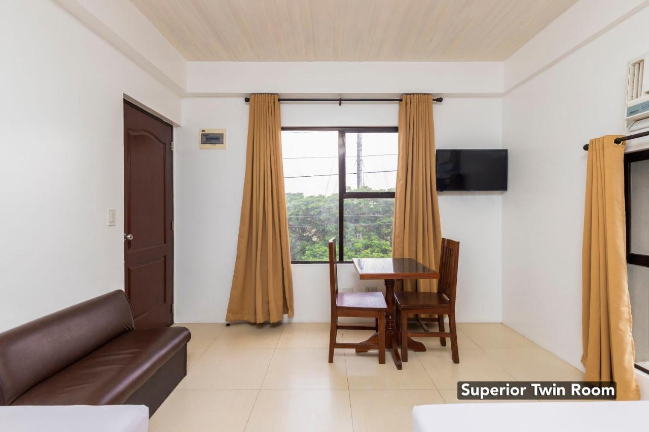 Yellowbell Hotel Batangas Esterno foto