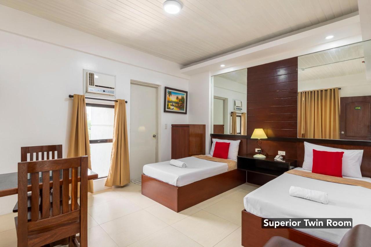 Yellowbell Hotel Batangas Esterno foto