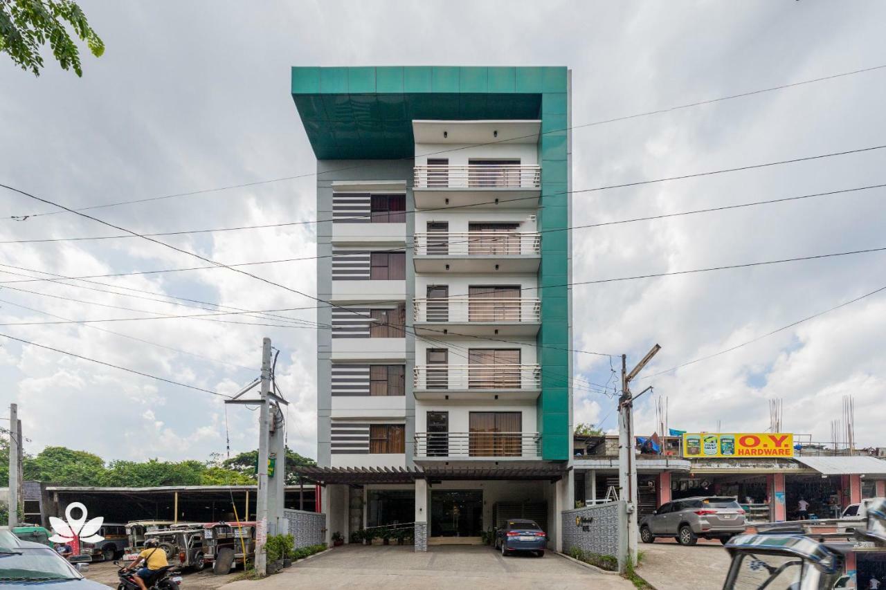 Yellowbell Hotel Batangas Esterno foto